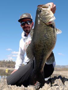 black bass con chatterbait